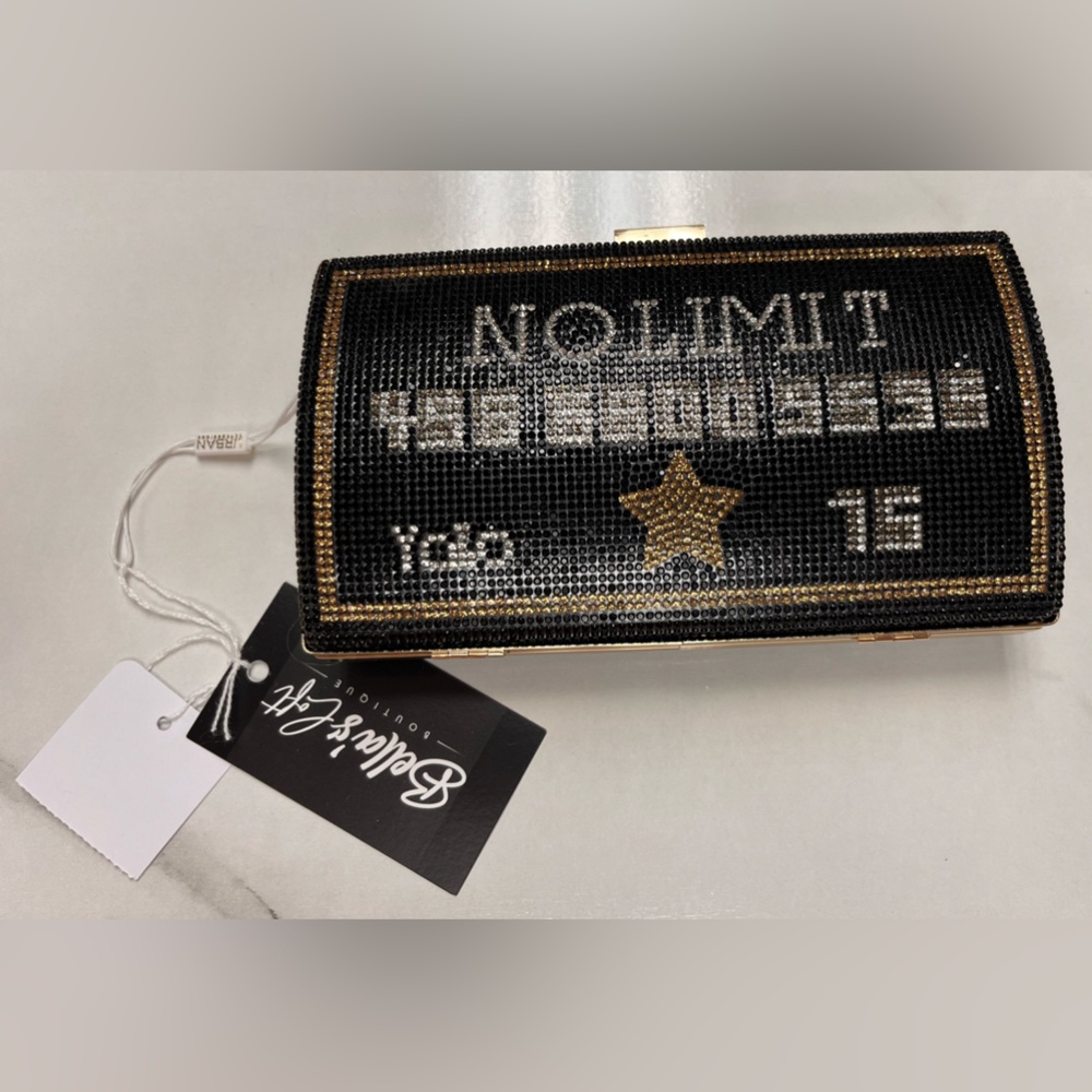Urban “No Limit” clutch